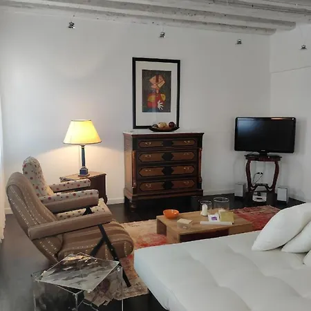 Ada Canal House Apartment