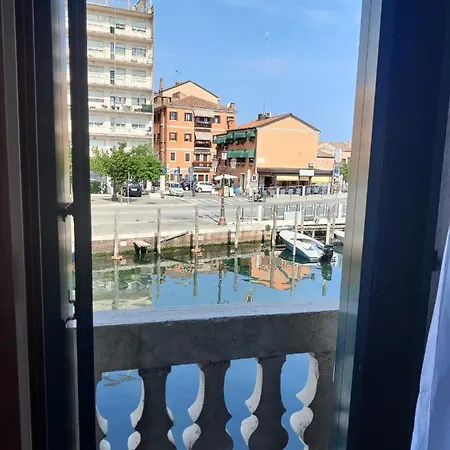 Ada Canal House Vista Canale